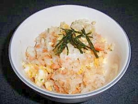 簡単　鮭と卵の混ぜご飯